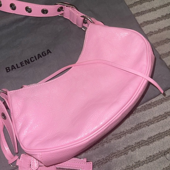 Le Cagole XS Shoulder Bag in light pink lambskin - Picture 5 of 13